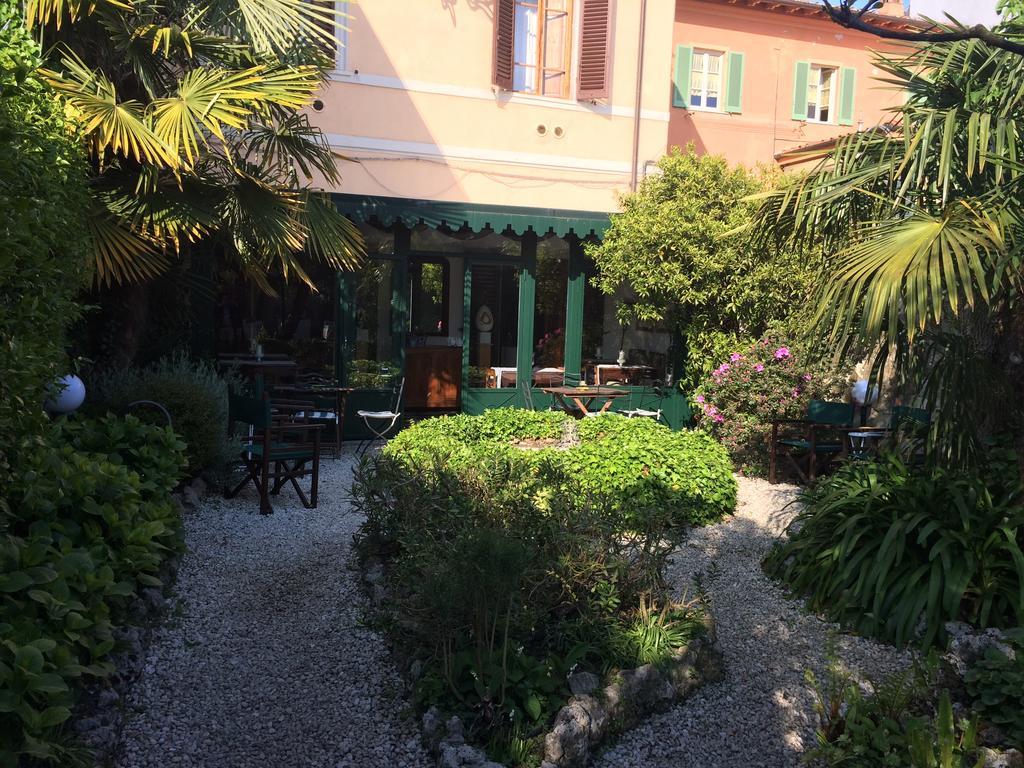 Residenza Palazzo Visdomini Bed & Breakfast Pietrasanta Exterior photo
