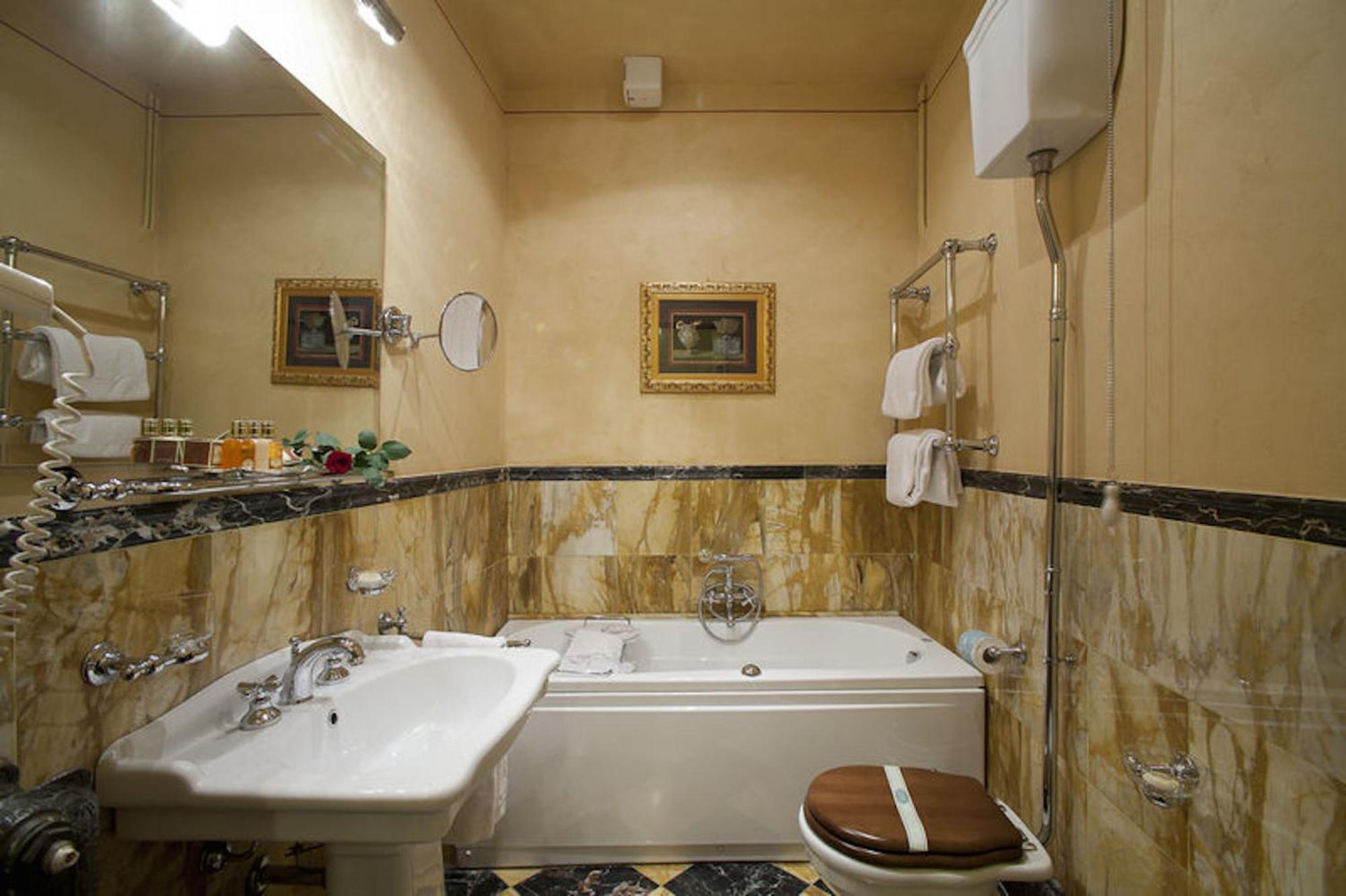 Residenza Palazzo Visdomini Bed & Breakfast Pietrasanta Room photo