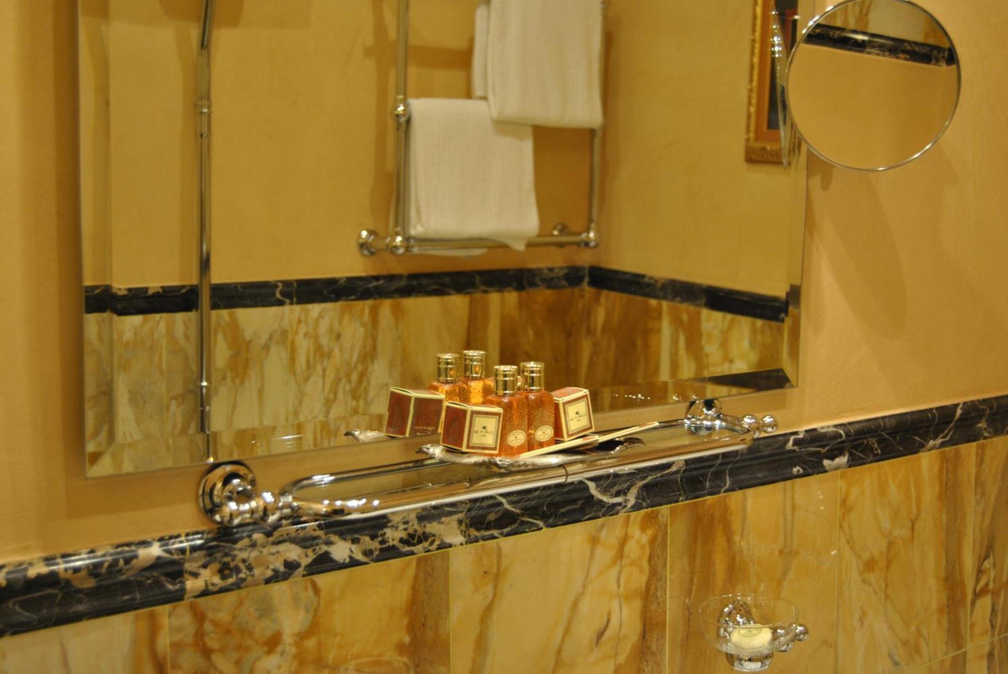 Residenza Palazzo Visdomini Bed & Breakfast Pietrasanta Room photo