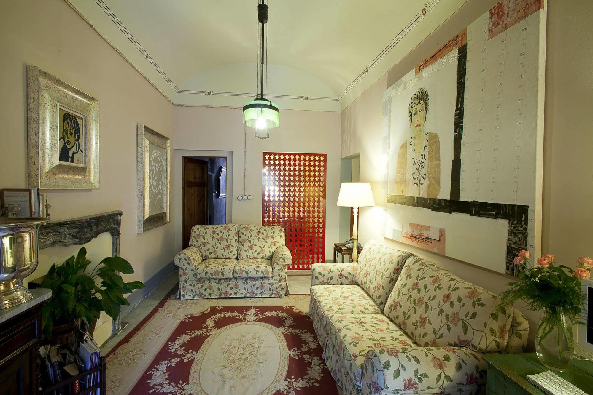 Residenza Palazzo Visdomini Bed & Breakfast Pietrasanta Exterior photo