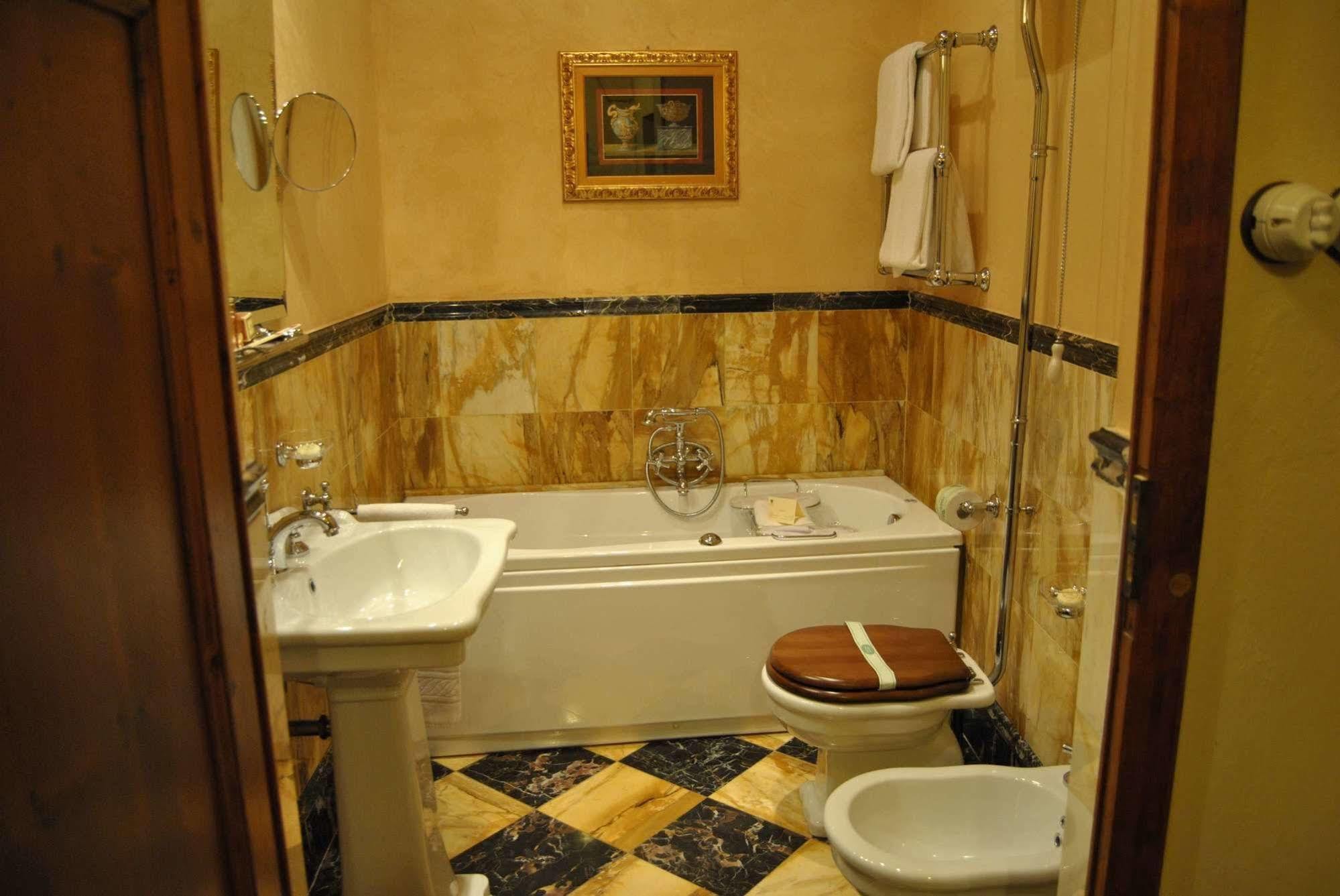 Residenza Palazzo Visdomini Bed & Breakfast Pietrasanta Exterior photo