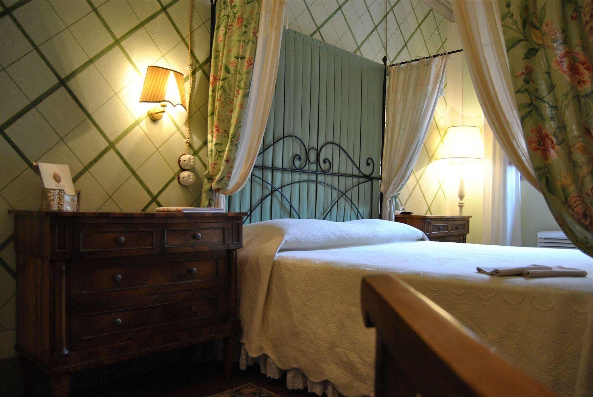 Residenza Palazzo Visdomini Bed & Breakfast Pietrasanta Exterior photo