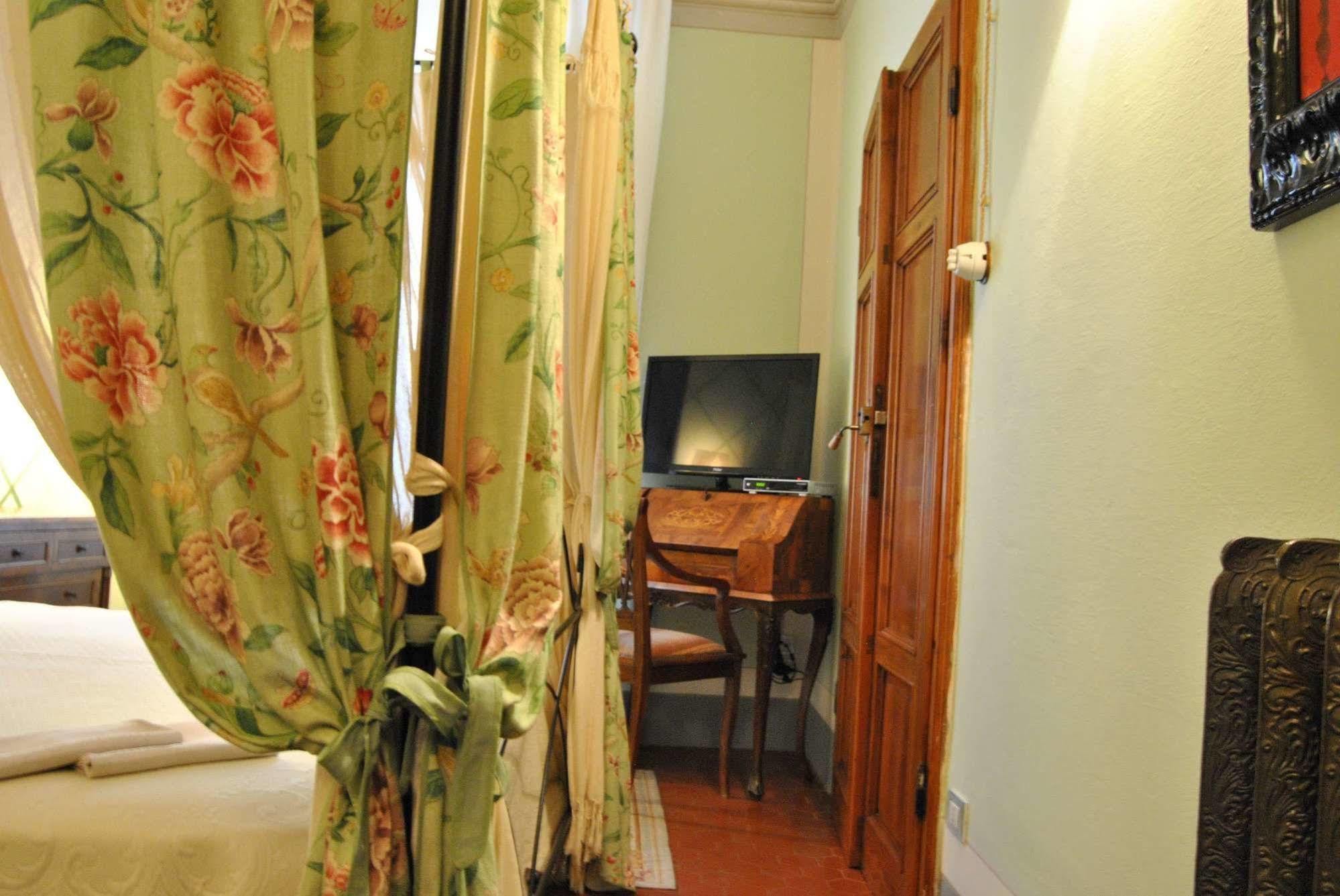 Residenza Palazzo Visdomini Bed & Breakfast Pietrasanta Exterior photo
