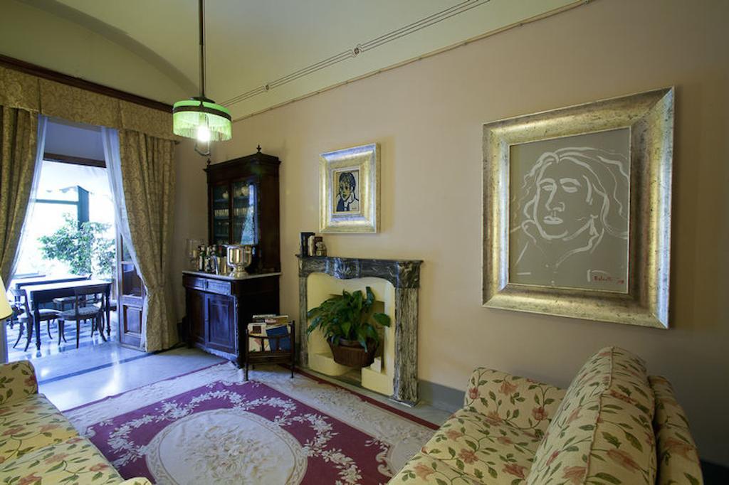 Residenza Palazzo Visdomini Bed & Breakfast Pietrasanta Exterior photo